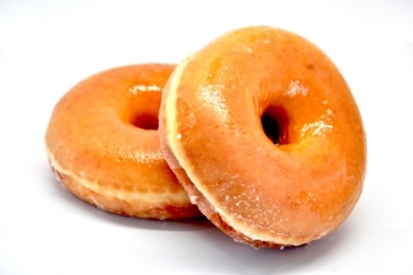 Sabroso rosquilla glacé elaborada a base de harinas de trigo, malta y soja. Práctica en su uso. Descongelar a temperatura ambiente y lista para consumir.