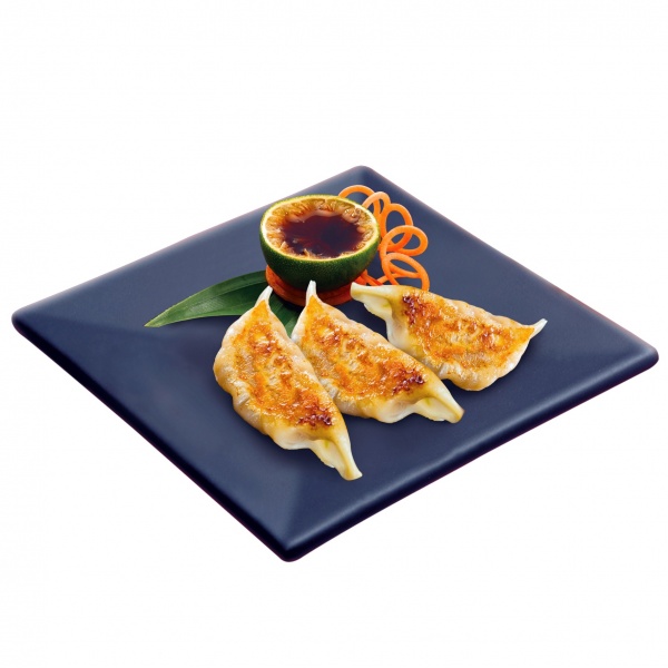Gyoza vegana rellena de una mezcla sabrosa de verduras frescas. Con una masa fina y crujiente, son perfectas como aperitivo o plato principal.