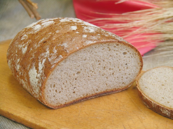 Un pan de centeno, con solo un 10% de trigo, muy fino al paladar. Elaborado con masa madre natural.
