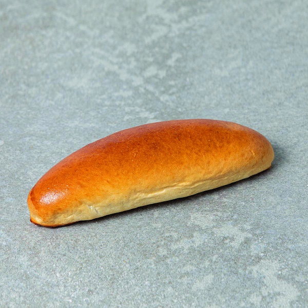 Neues Hot Dog-Brot aus Weizenmehl und Roggensauerteig hergestellt.