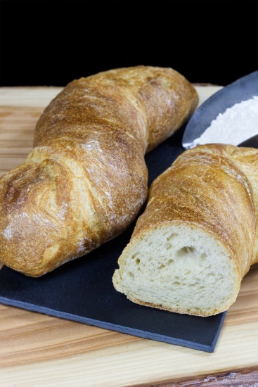 Diese Brotspezialität besticht durch extrem grosse Porung, das kräftige Aroma und die lange Frische.