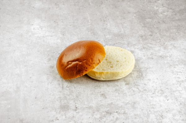 Nuestro pan brioche cortado es el ingrediente secreto para crear las mejores hamburguesas 100% veganas. ¡Pruébala!
