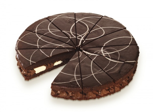 Jugosa tarta rellena de chocolate blanco (19,5%) y de chocolate oscuro (21%). Una delicia para el paladar.